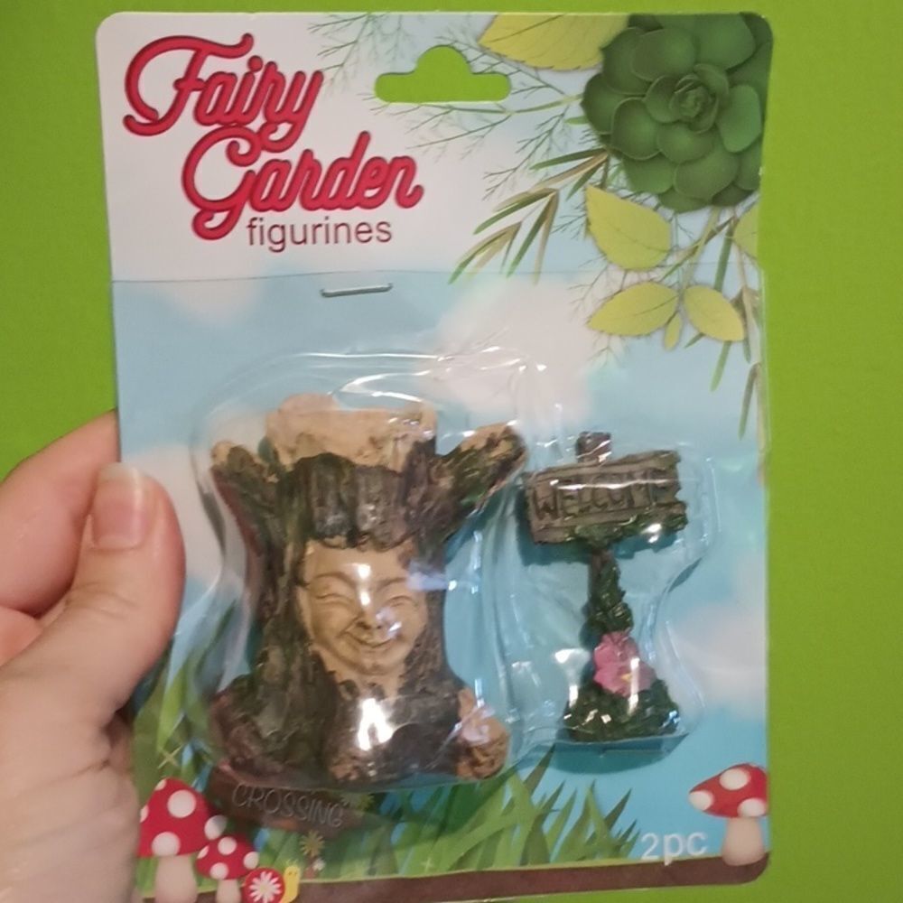 FAIRY Garden accents Tree with face welcome sign